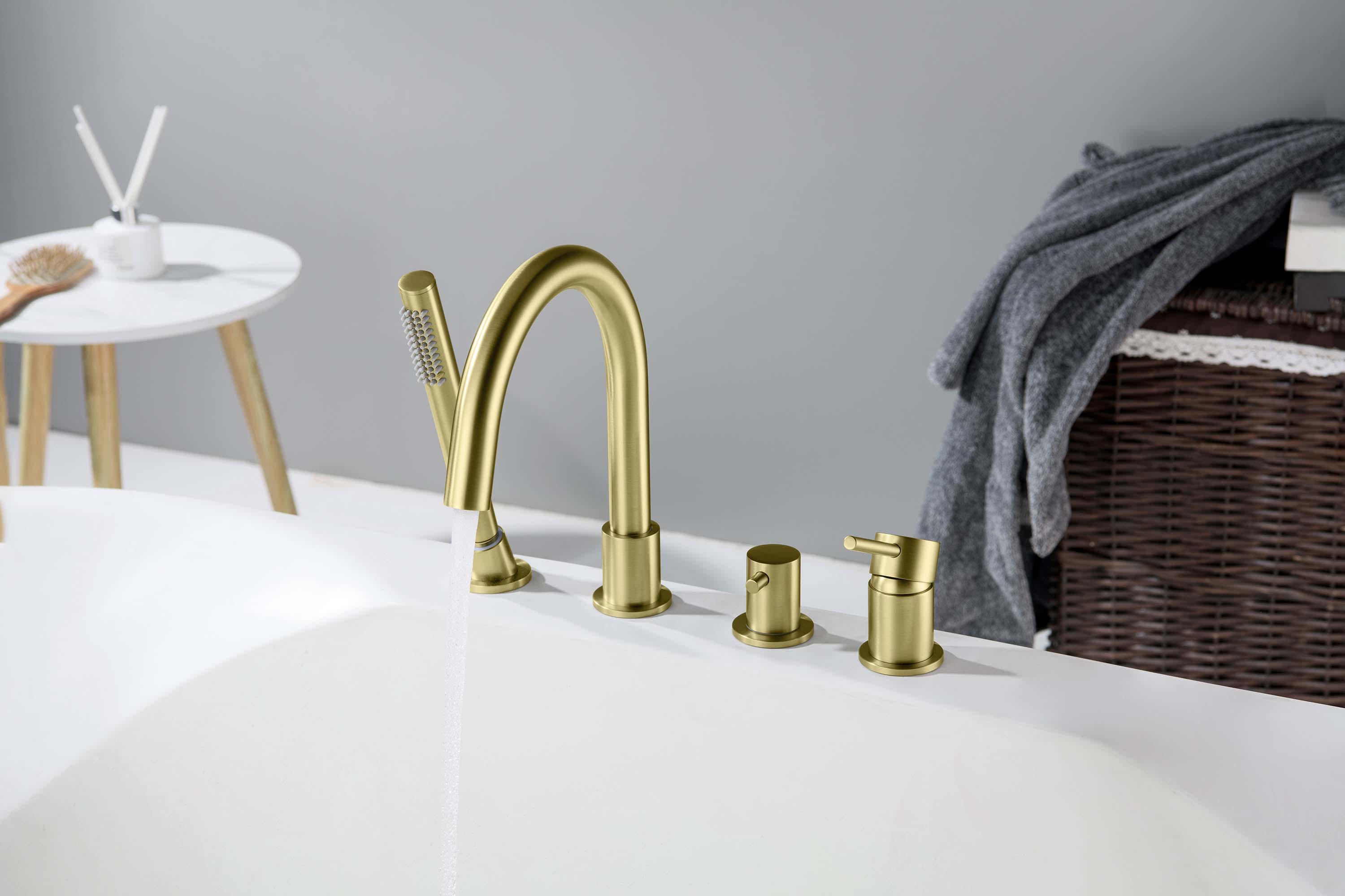 Смеситель Aquatek Европа AQ1348BG на борт ванны