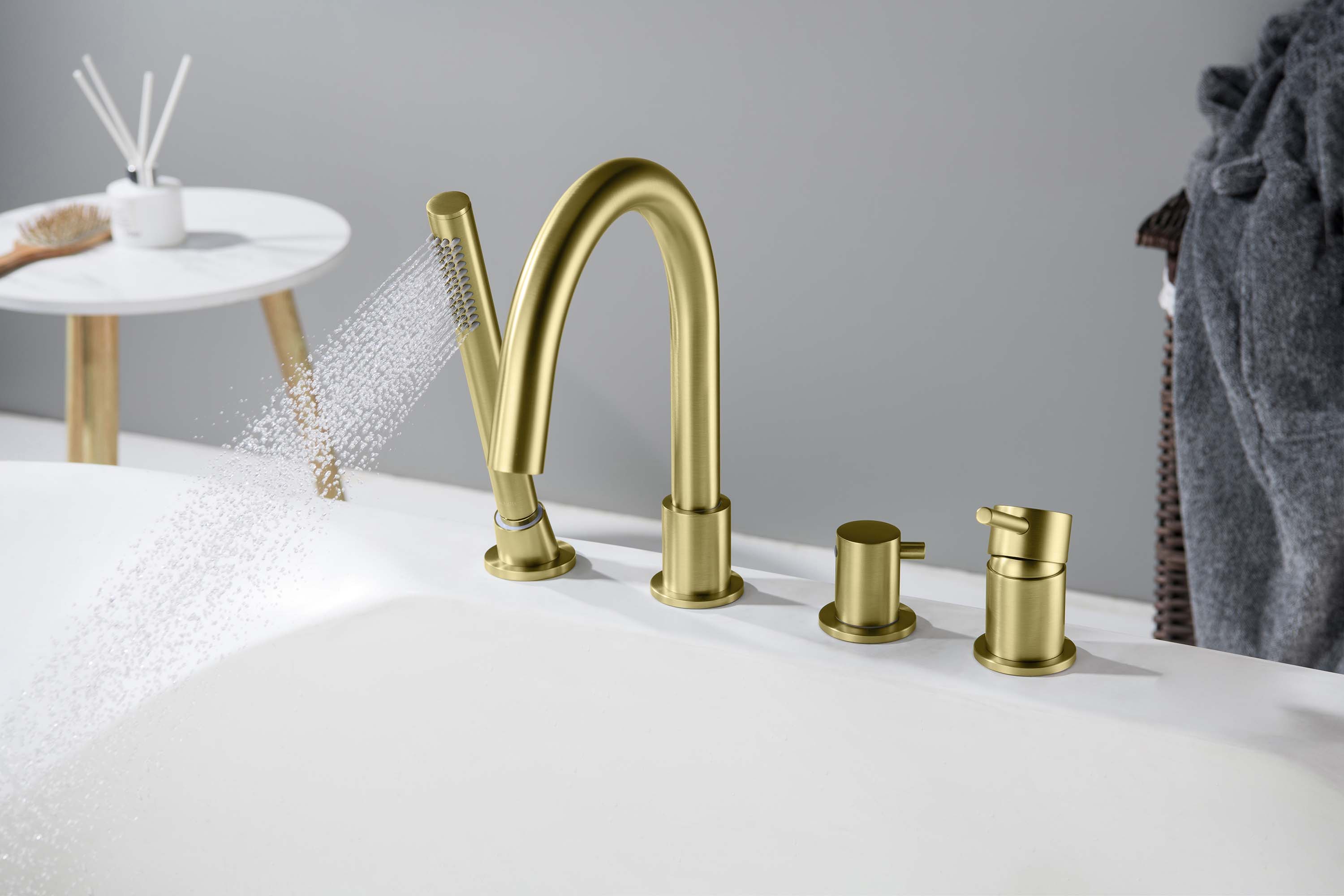 Смеситель Aquatek Европа AQ1348BG на борт ванны