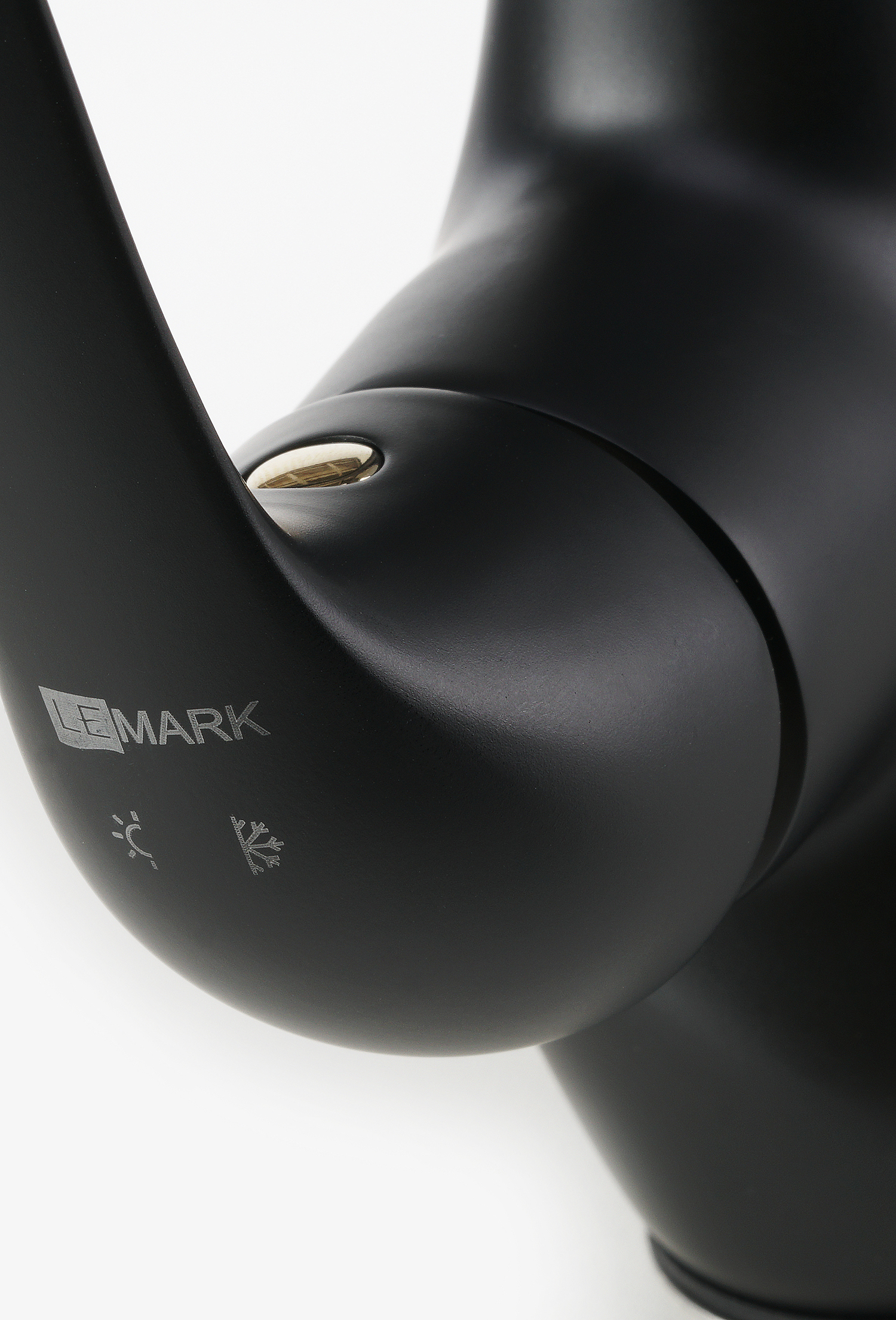 Смеситель Lemark Swan LM5406BG для раковины