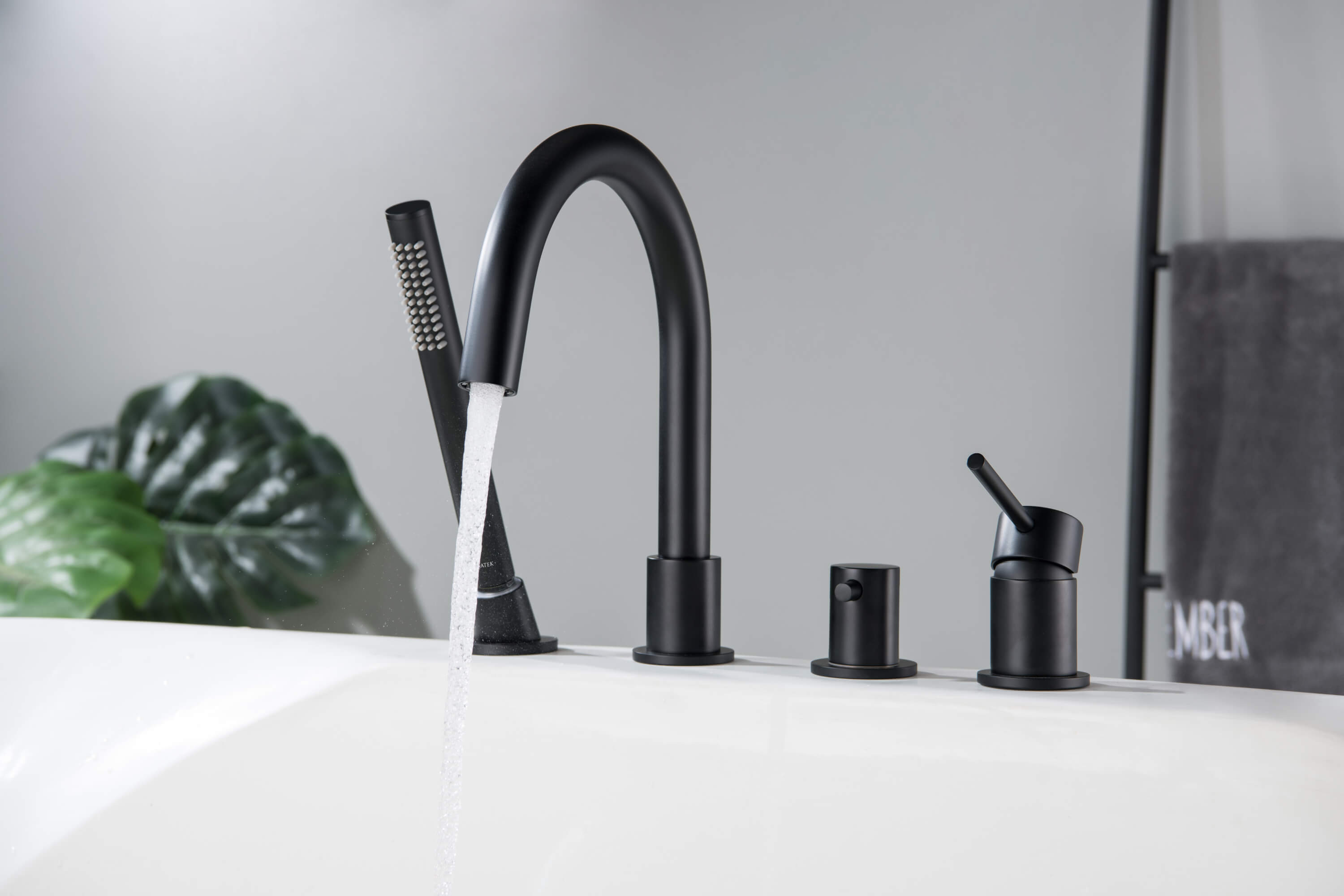 Смеситель Aquatek Европа AQ1348MB на борт ванны