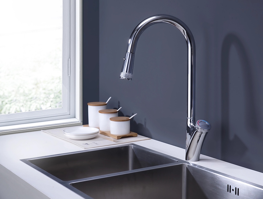 Смеситель для кухни D&K Bayern Alfeld DA1482501 с выдвижной лейкой, хром