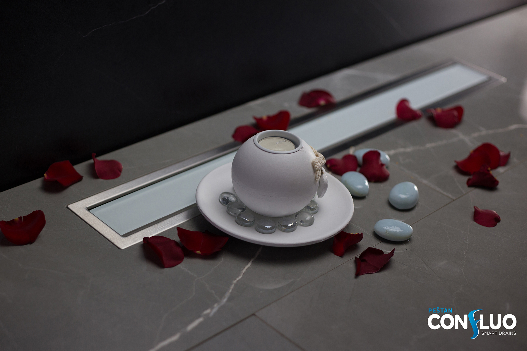 Confluo Premium White Glass Line 650 линейный трап PESTAN