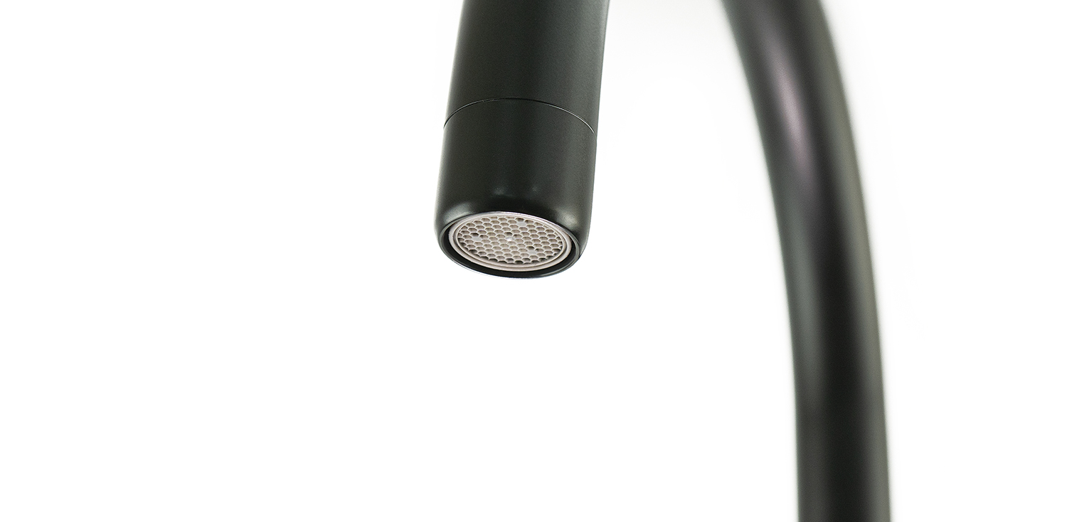 Смеситель Lemark Bronx LM3705BL для кухни