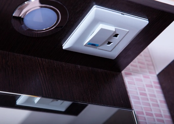 Зеркало Бриклаер Чили 55 венге, с подсветкой и полкой